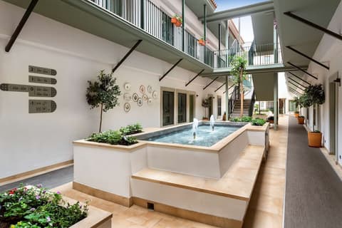 Catalonia Santa Justa, Pool