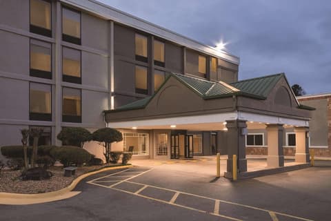 Country Inn & Suites by Radisson, North Little Rock, AR, Exterior