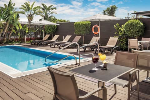 Catalonia Híspalis, Pool