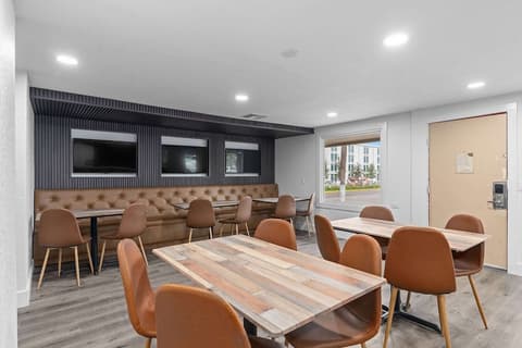 Super 8 by Wyndham Kissimmee/Orlando, Breakfast area