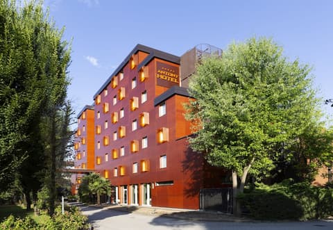 Antony Hotel, Front of property