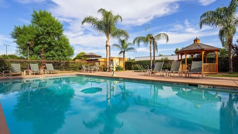 Best Western Plus Fresno Airport Hotel, Pool