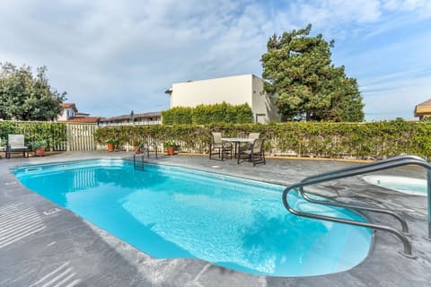 Best Western Plus Monterey Inn, Outdoor pool