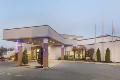 Best Western Plus New Englander, Exterior