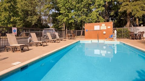 Best Western Plus Richmond Airport Hotel, Pool