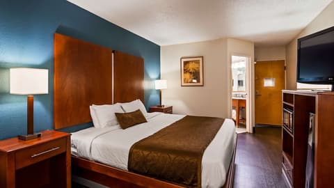 Best Western Plus Richmond Airport Hotel, Room