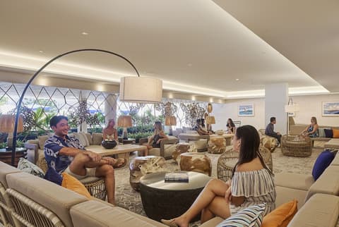 OUTRIGGER Reef Waikiki Beach Resort, Lobby sitting area