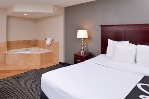 La Quinta Inn & Suites by Wyndham Indianapolis South, Room