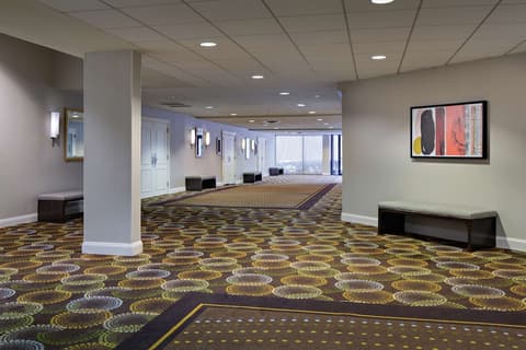 DoubleTree by Hilton Fairfield Hotel & Suites, Lobby