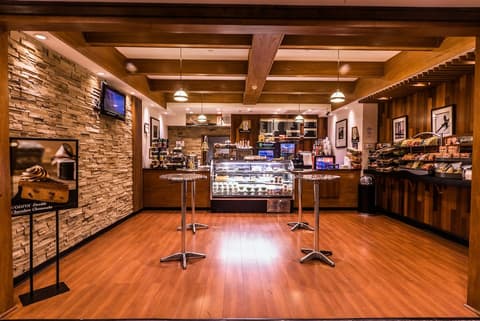 Crowne Plaza Newark Airport by IHG, Lobby