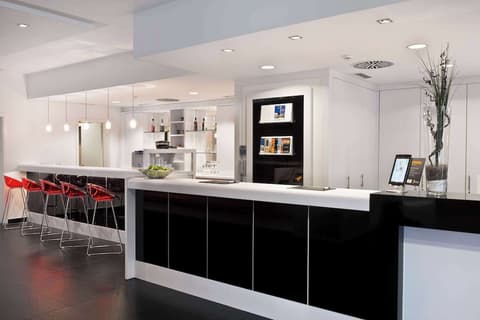 Wyndham Garden Düsseldorf City Centre Königsallee, Bar (on property)