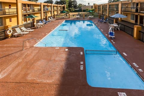 Quality Inn Savannah Midtown, Pool