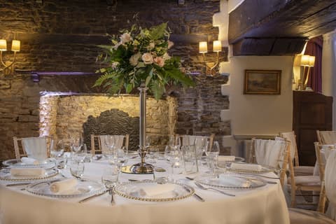 Macdonald Bear Hotel, Restaurant