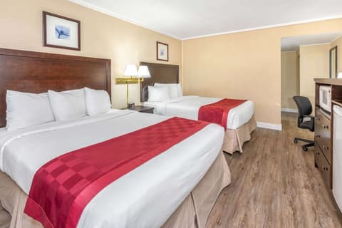 Ramada by Wyndham Coquitlam, Room