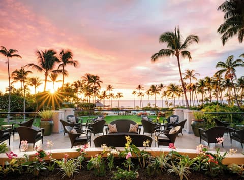 Fairmont Orchid, Lobby sitting area