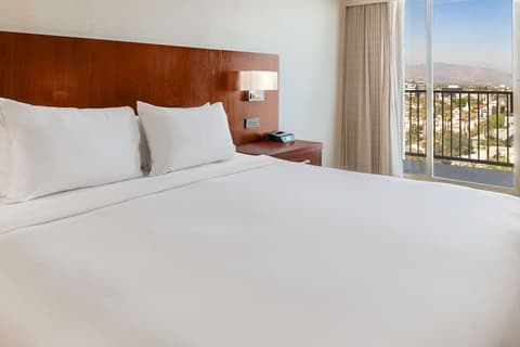 Hilton Pasadena, Room