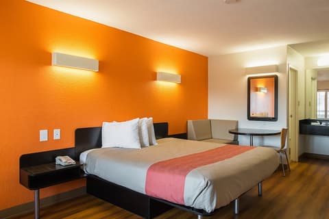 Motel 6 Savannah, GA - Midtown, Room