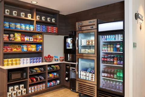 DoubleTree by Hilton Raleigh Crabtree Valley, Snack bar