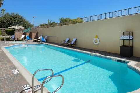 Holiday Inn Express & Suites Pasadena - Los Angeles by IHG, Pool