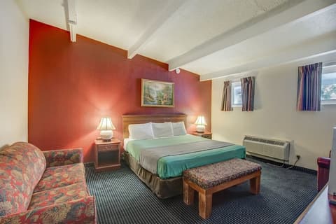 Red Carpet Inn, Room