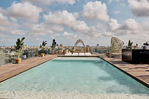 Novotel Valencia Lavant, Rooftop pool