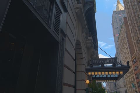 The Evelyn Hotel, Front of property