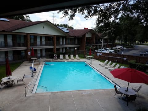 Ramada by Wyndham Temple Terrace/Tampa North, Pool