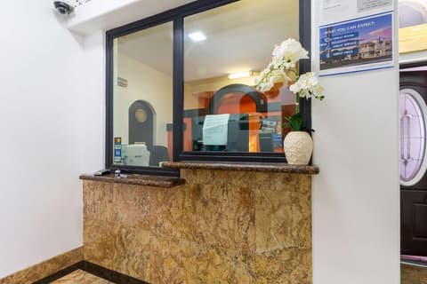 Motel 6 Inglewood, CA, Lobby