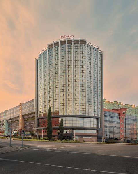 Ramada by Wyndham Lisbon, Front of property - evening/night