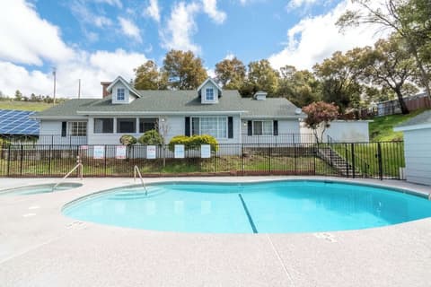 Quality Inn Yosemite Valley Gateway, Pool