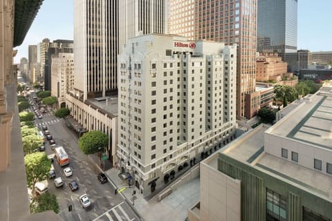 Hilton Checkers Los Angeles, Exterior