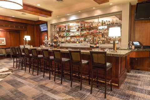 The Fairmont Winnipeg, Bar (on property)