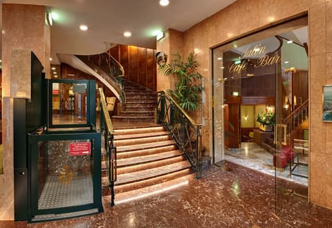Hotel Hernán Cortés, Lobby