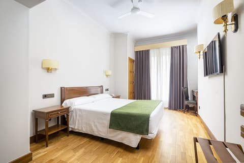 Hotel Hernán Cortés, Room