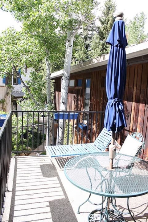 St. Moritz Lodge & Condominiums, Balcony