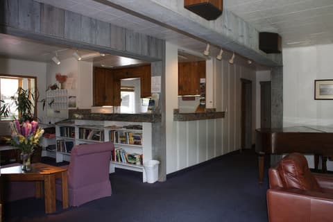 St. Moritz Lodge & Condominiums, Interior entrance