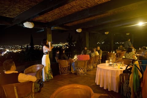 Hotel Victoria Oaxaca, Outdoor dining