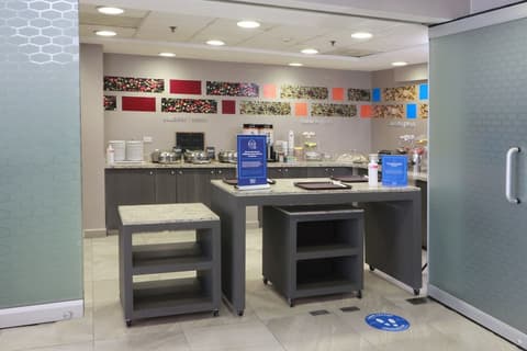 Hampton Inn by Hilton Monterrey-Airport, Breakfast area