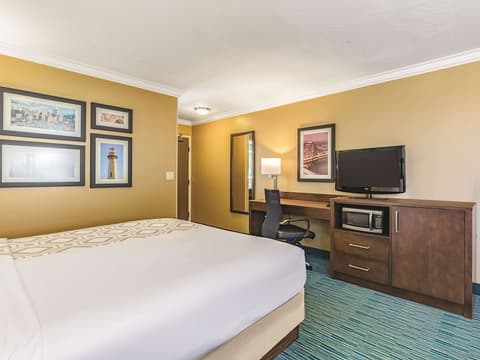 La Quinta Inn & Suites by Wyndham San Francisco Airport West, Room