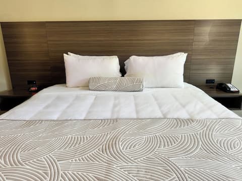 The Dixie Hollywood, Room