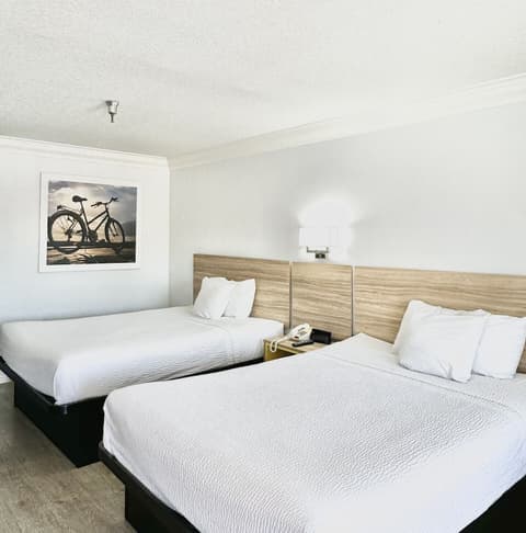 Days Inn by Wyndham Near City Of Hope, Room