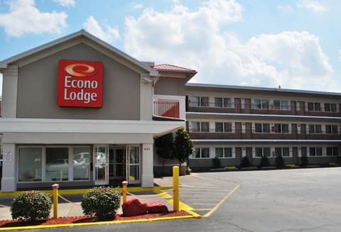 Econo Lodge Louisville Downtown, Front of property