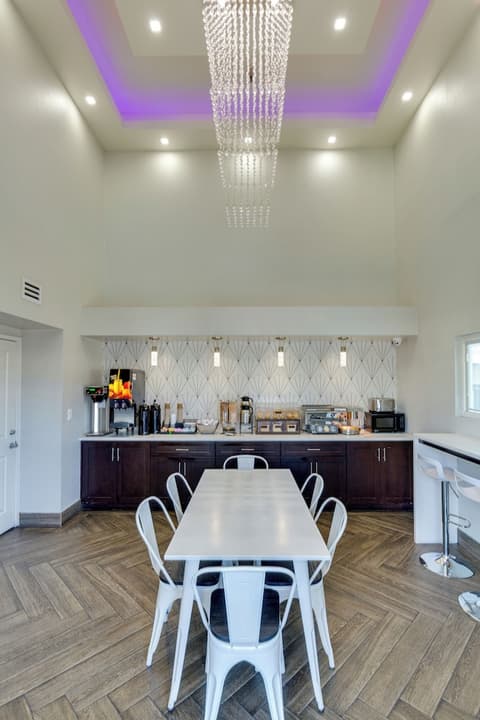 Hotel Seville, Lobby