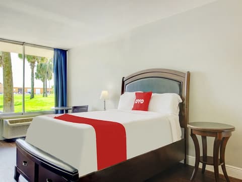 OYO Hotel Dundee By Crystal Lake, Room