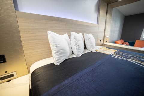 Travelodge by Wyndham Whittier, Room