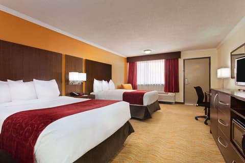 Ramada by Wyndham Tampa Westshore Airport South, Room