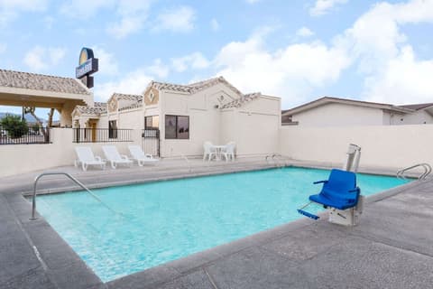 Days Inn by Wyndham Kingman West, Pool