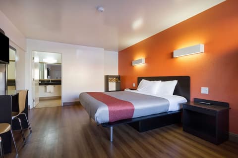 Motel 6 Claremont, CA, Room