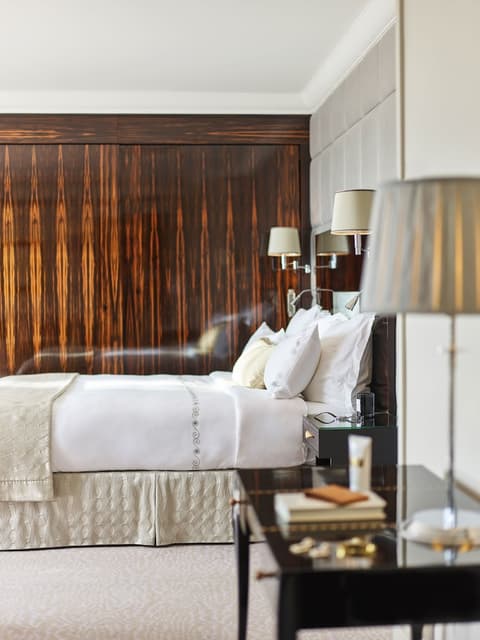 Hôtel Plaza Athénée - Dorchester Collection, Room