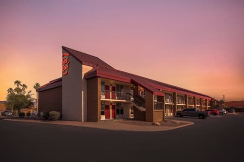 Red Roof Inn Tucson South - Airport, Front of property - evening/night
